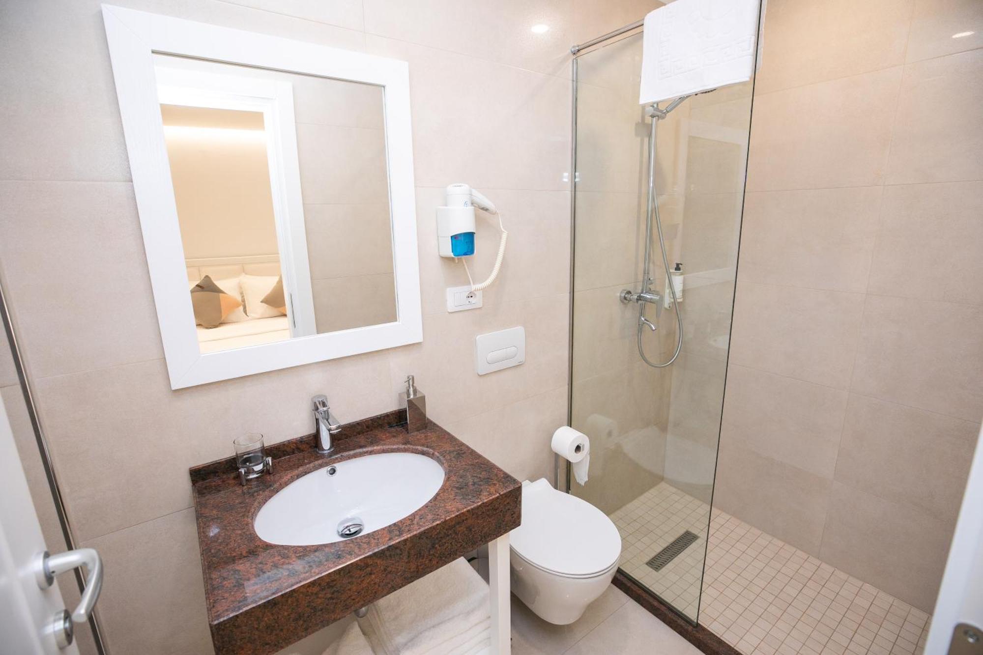 Hotel Elior Tirana Bagian luar foto