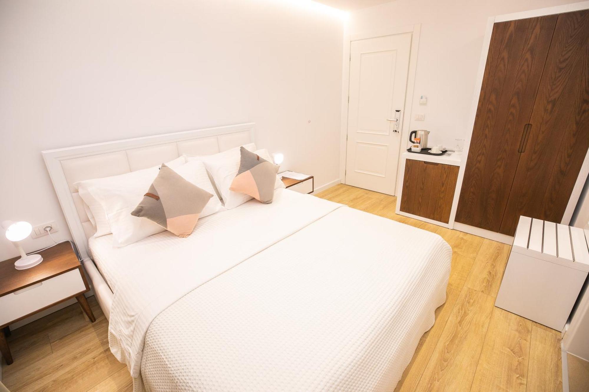 Hotel Elior Tirana Bagian luar foto