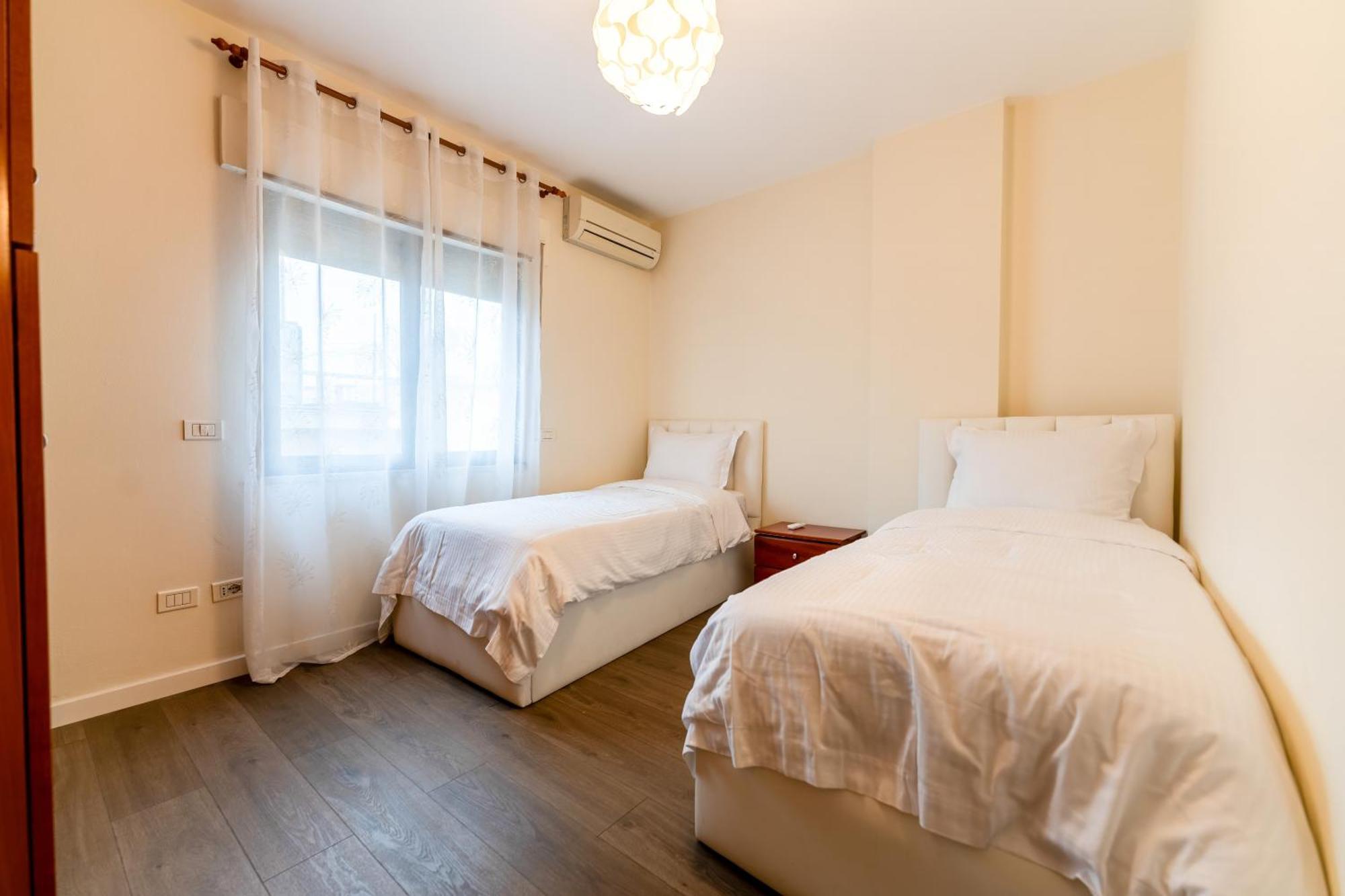 Hotel Elior Tirana Bagian luar foto