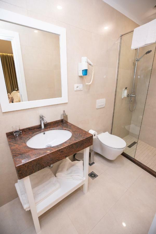 Hotel Elior Tirana Bagian luar foto