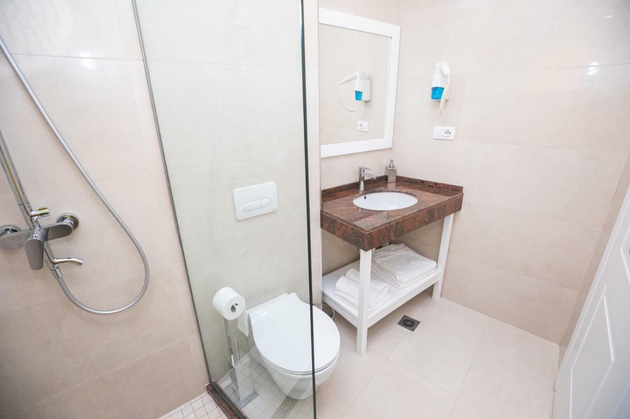 Hotel Elior Tirana Bagian luar foto